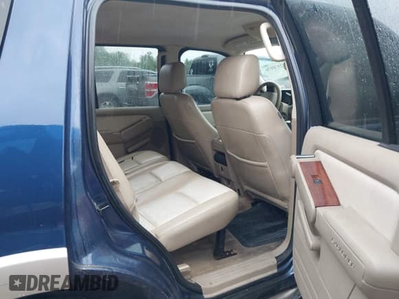 ✅ 2007 Ford Explorer Eddie Bauer • VIN: 1FMEU74EX7UB36790 • Lot: 42370176. Wystawiony na IAAI z przebiegiem 178 660 mil. Bezpłatny archiwum sprzedaży aukcyjnych z USA i szczegółowy raport historii pojazdu na DreamBid. Zdjęcie 8.