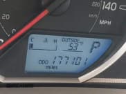 ✅ 2015 Toyota RAV4 XLE • VIN: JTMRFREV7FD100595 • Lot: 43464819. Wystawiony na IAAI z przebiegiem 177 101 mil. Bezpłatny archiwum sprzedaży aukcyjnych z USA i szczegółowy raport historii pojazdu na DreamBid. Zdjęcie 15.