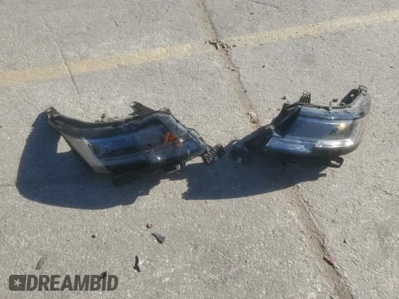 ✅ 2023 Land Rover Range Rover SE • VIN: SALKP9FU6PA018101 • Lot: 82681655. Wystawiony na Copart z przebiegiem 66 167 mil. Bezpłatny archiwum sprzedaży aukcyjnych z USA i szczegółowy raport historii pojazdu na DreamBid. Zdjęcie 13.