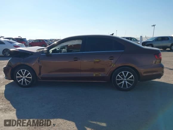✅ 2017 Volkswagen Jetta SE • VIN: 3VWDB7AJ9HM362118 • Lot: 43480715. Wystawiony na IAAI z przebiegiem 158 340 mil. Bezpłatny archiwum sprzedaży aukcyjnych z USA i szczegółowy raport historii pojazdu na DreamBid. Zdjęcie 14.