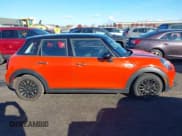 ✅ 2020 MINI Hardtop 4 Door Cooper • VIN: WMWXU7C07L2M08900 • Lot: 43640448. Wystawiony na IAAI z przebiegiem 12 944 mil. Bezpłatny archiwum sprzedaży aukcyjnych z USA i szczegółowy raport historii pojazdu na DreamBid. Zdjęcie 13.