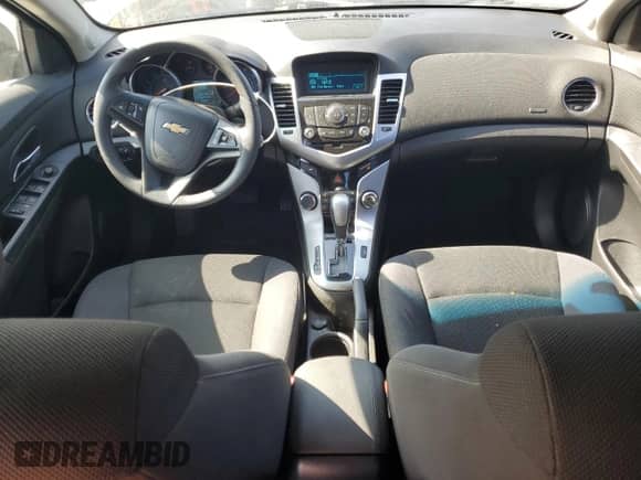 2015 Chevrolet Cruze LT z VIN 1G1PC5SB5F7263451, wystawiony jako Copart lot #85394525 z przebiegiem 135 983 mil mil oraz Szkoda całkowita • Salvage title. Historia ofert i sprzedaży dostępna na DreamBid. Obrazek 8.