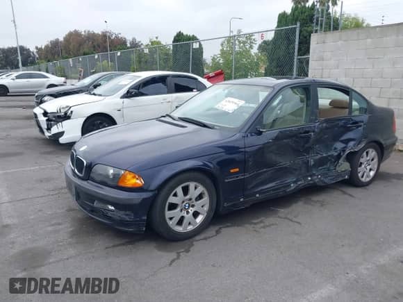 2000 BMW 3 Series 323i с VIN WBAAM3335YFP68157, выставлен на аукционе IAAI как лот 42029364 с пробегом 105 078 миль миль и . История ставок и продаж доступна на DreamBid. Изображение 20.