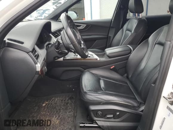 ✅ 2018 Audi Q7 Premium Plus • VIN: WA1LHAF78JD036068 • Lot: 92649105. Wystawiony na Copart z przebiegiem 79 817 mil. Bezpłatny archiwum sprzedaży aukcyjnych z USA i szczegółowy raport historii pojazdu na DreamBid. Zdjęcie 7.