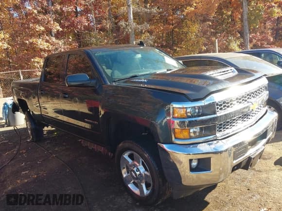 ✅ 2019 Chevrolet Silverado 2500HD LT • VIN: 1GC1KSEY1KF185426 • Лот: 40644945. Опубликован ранее на IAAI с пробегом 111 476 миль. Бесплатный доступ к архиву аукционных продаж из США и подробный отчёт об истории автомобиля на DreamBid. Изображение 1.