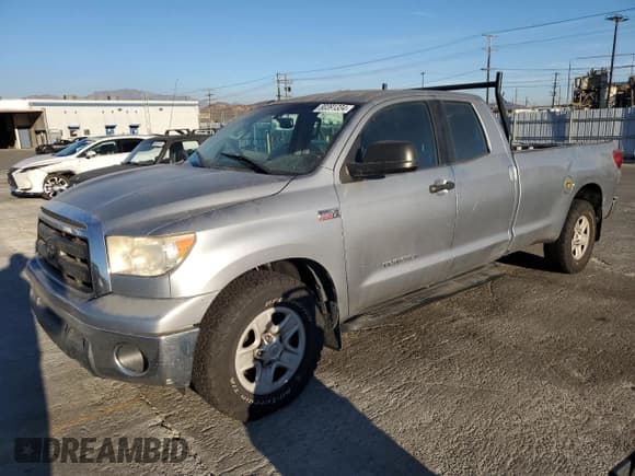 ✅ 2011 Toyota Tundra SR • VIN: 5TFTY5F17BX007220 • Лот: 80391334. Опубликован ранее на Copart с пробегом 399 706 миль. Бесплатный доступ к архиву аукционных продаж из США и подробный отчёт об истории автомобиля на DreamBid. Изображение 1.