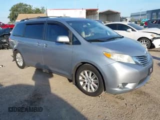 ✅ 2012 Toyota Sienna XLE AAS • VIN: 5TDYK3DC7CS211460 • Lot: 43109237. Wystawiony na IAAI z przebiegiem 192 932 mil. Bezpłatny archiwum sprzedaży aukcyjnych z USA i szczegółowy raport historii pojazdu na DreamBid. Zdjęcie 1.