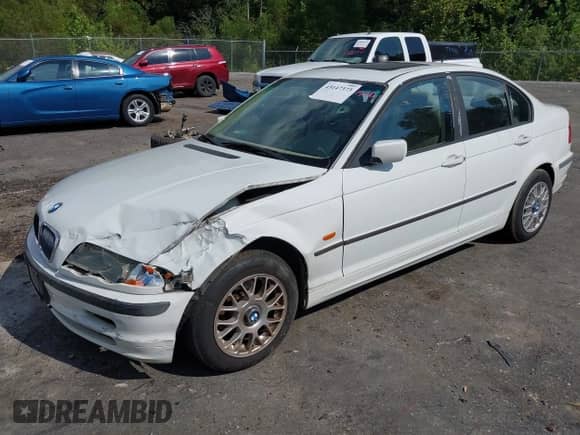 1999 BMW 3 Series 323i с VIN WBAAM3335XFP50739, выставлен на аукционе IAAI как лот 43147373 с пробегом Не указан миль и . История ставок и продаж доступна на DreamBid. Изображение 2.
