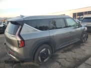 ✅ 2024 Kia EV9 Wind • VIN: KNDAFFS52R6037592 • Lot: 90968825. Wystawiony na Copart z przebiegiem 19 246 mil. Bezpłatny archiwum sprzedaży aukcyjnych z USA i szczegółowy raport historii pojazdu na DreamBid. Zdjęcie 3.