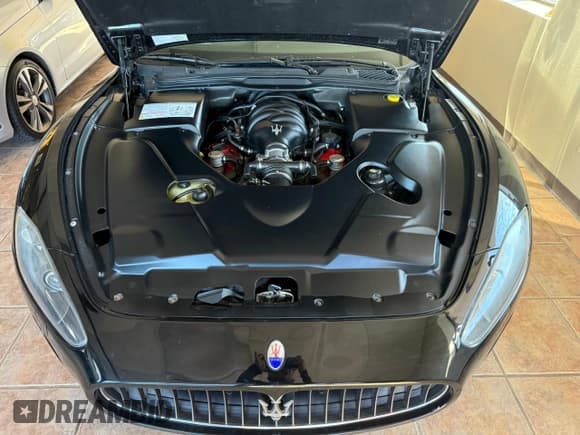 ✅ 2010 Maserati GranTurismo S Auto • VIN: ZAM45KLA5A0048920 • Lot: 48584005. Wystawiony na Copart z przebiegiem 64 495 mil. Bezpłatny archiwum sprzedaży aukcyjnych z USA i szczegółowy raport historii pojazdu na DreamBid. Zdjęcie 7.