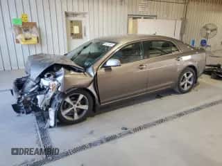 2011 Chevrolet Malibu 1LT z VIN 1G1ZC5E14BF359888, wystawiony jako Copart lot #85874495 z przebiegiem 77 281 mil mil oraz Szkoda całkowita • Salvage title. Historia ofert i sprzedaży dostępna na DreamBid. Obrazek 1.