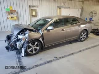 2011 Chevrolet Malibu 1LT z VIN 1G1ZC5E14BF359888, wystawiony jako Copart lot #85874495 z przebiegiem 77 281 mil mil oraz Szkoda całkowita • Salvage title. Historia ofert i sprzedaży dostępna na DreamBid. Obrazek 1.