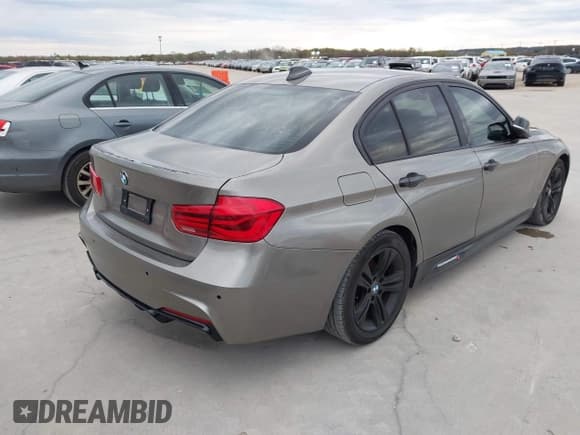 ✅ 2017 BMW 3 Series 330i • VIN: WBA8B9G30HNU55654 • Лот: 43826453. Опубликован ранее на IAAI с пробегом 71 933 миль. Бесплатный доступ к архиву аукционных продаж из США и подробный отчёт об истории автомобиля на DreamBid. Изображение 4.