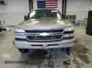 ✅ 2006 Chevrolet Silverado 1500 LS • VIN: 2GCEK19B361143788 • Lot: 78430914. Wystawiony na Copart z przebiegiem Nie podano mil. Skorzystaj z bezpłatnego archiwum sprzedaży aukcyjnych z USA i zobacz szczegółowy raport historii pojazdu na DreamBid. Zdjęcie 5.