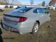 2022 Hyundai Sonata SE z VIN 5NPEG4JA1NH146580, wystawiony jako Copart lot #65192962 z przebiegiem 6 767 mil mil oraz . Historia ofert i sprzedaży dostępna na DreamBid. Obrazek 4.