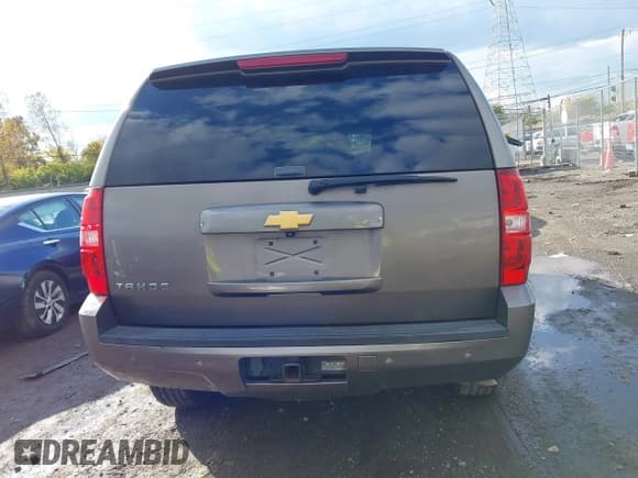 ✅ 2014 Chevrolet Tahoe LT • VIN: 1GNSCBE08ER117923 • Lot: 43575355. Listed on IAAI with 143,512 mi. Free auction sales archive from the USA and detailed vehicle history report at DreamBid. Image 16.