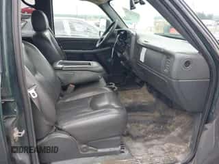 2005 Chevrolet Silverado 3500 SRW LT z VIN 1GCHK33255F889197, wystawiony jako IAAI lot #42454623 z przebiegiem 452 586 mil mil oraz . Historia ofert i sprzedaży dostępna na DreamBid. Obrazek 5.