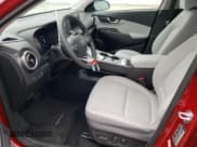 ✅ 2023 Hyundai Kona SE • VIN: KM8K23AGXPU184488 • Лот: 70221173. Опубликован ранее на Copart с пробегом 36 миль. Бесплатный доступ к архиву аукционных продаж из США и подробный отчёт об истории автомобиля на DreamBid. Изображение 7.