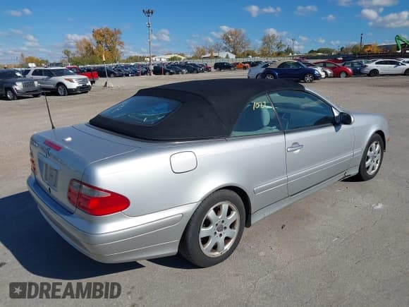 ✅ 2003 Mercedes-Benz CLK 320 • VIN: WDBLK65G63T130012 • Лот: 43551022. Опубликован ранее на IAAI с пробегом Не указан. Бесплатный доступ к архиву аукционных продаж из США и подробный отчёт об истории автомобиля на DreamBid. Изображение 4.