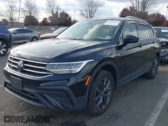 ✅ 2022 Volkswagen Tiguan SE • VIN: 3VV2B7AX4NM120946 • Lot: 43693176. Wystawiony na IAAI z przebiegiem 30 237 mil. Bezpłatny archiwum sprzedaży aukcyjnych z USA i szczegółowy raport historii pojazdu na DreamBid. Zdjęcie 2.