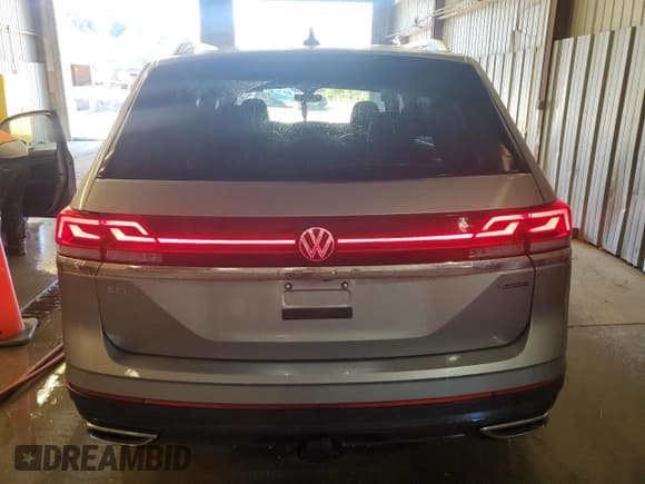 ✅ 2024 Volkswagen Atlas SEL • VIN: 1V2BR2CA9RC561466 • Lot: 81966225. Wystawiony na Copart z przebiegiem 2 867 mil. Bezpłatny archiwum sprzedaży aukcyjnych z USA i szczegółowy raport historii pojazdu na DreamBid. Zdjęcie 6.