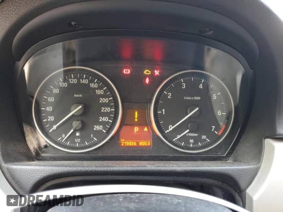 2011 BMW 3 Series z VIN WBAPG7G55BNN18564, wystawiony jako Copart lot #67601595 z przebiegiem 219 936 mil mil oraz Szkoda całkowita • Salvage title. Historia ofert i sprzedaży dostępna na DreamBid. Obrazek 9.