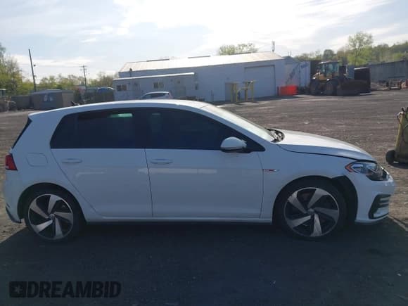 ✅ 2019 Volkswagen Golf GTI S • VIN: 3VW6T7AU9KM036164 • Lot: 42160913. Wystawiony na IAAI z przebiegiem 76 348 mil. Bezpłatny archiwum sprzedaży aukcyjnych z USA i szczegółowy raport historii pojazdu na DreamBid. Zdjęcie 13.