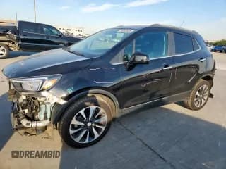 ✅ 2022 Buick Encore Preferred • VIN: KL4CJASMXNB511804 • Лот: 85849805. Опубликован ранее на Copart с пробегом 68 242 миль. Бесплатный доступ к архиву аукционных продаж из США и подробный отчёт об истории автомобиля на DreamBid. Изображение 1.