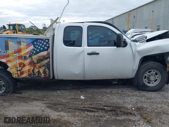 ✅ 2009 Chevrolet Silverado 2500HD • VIN: 1GBHC49KX9E123802 • Lot: 40613505. Wystawiony na IAAI z przebiegiem 159 401 mil. Bezpłatny archiwum sprzedaży aukcyjnych z USA i szczegółowy raport historii pojazdu na DreamBid. Zdjęcie 13.