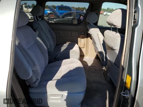 ✅ 2000 Toyota Sienna LE • VIN: 4T3ZF13C2YU281355 • Lot: 76415954. Listed on Copart with 133,763 mi. Free auction sales archive from the USA and detailed vehicle history report at DreamBid. Image 11.