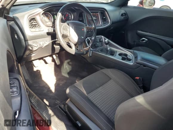 ✅ 2018 Dodge Challenger T/A • VIN: 2C3CDZBT2JH199454 • Lot: 72169824. Wystawiony na Copart z przebiegiem 70 500 mil. Bezpłatny archiwum sprzedaży aukcyjnych z USA i szczegółowy raport historii pojazdu na DreamBid. Zdjęcie 8.