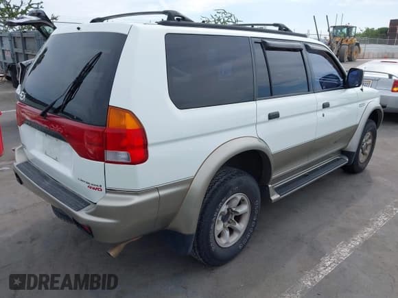 ✅ 1999 Mitsubishi Montero Sport Limited • VIN: JA4MT41R3XP025483 • Lot: 43073966. Wystawiony na IAAI z przebiegiem 104 991 mil. Bezpłatny archiwum sprzedaży aukcyjnych z USA i szczegółowy raport historii pojazdu na DreamBid. Zdjęcie 4.