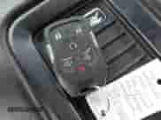 2020 Chevrolet Tahoe Premier z VIN 1GNSKCKJ4LR126699, wystawiony jako IAAI lot #39217949 z przebiegiem 83 245 mil mil oraz . Historia ofert i sprzedaży dostępna na DreamBid. Obrazek 11.