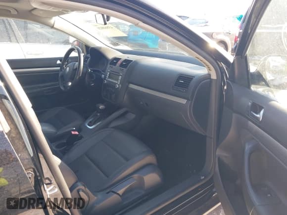 ✅ 2008 Volkswagen Jetta SE • VIN: 3VWRZ71K98M089823 • Lot: 43860020. Wystawiony na IAAI z przebiegiem 102 125 mil. Bezpłatny archiwum sprzedaży aukcyjnych z USA i szczegółowy raport historii pojazdu na DreamBid. Zdjęcie 5.