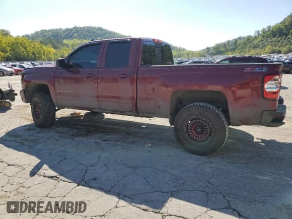 ✅ 2016 Chevrolet Silverado 1500 LT • VIN: 1GCVKREC6GZ176581 • Лот: 71170154. Опубликован ранее на Copart с пробегом 122 186 миль. Бесплатный доступ к архиву аукционных продаж из США и подробный отчёт об истории автомобиля на DreamBid. Изображение 2.