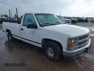 1998 Chevrolet Silverado 1500 z VIN 1GCEC14W0WZ203153, wystawiony jako IAAI lot #43397459 z przebiegiem Nie podano mil oraz . Historia ofert i sprzedaży dostępna na DreamBid. Obrazek 1.