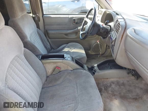 ✅ 2001 Chevrolet S-10 LS • VIN: 1GCCS19W01K163807 • Лот: 41512964. Опубликован ранее на IAAI с пробегом 286 595 миль. Бесплатный доступ к архиву аукционных продаж из США и подробный отчёт об истории автомобиля на DreamBid. Изображение 5.