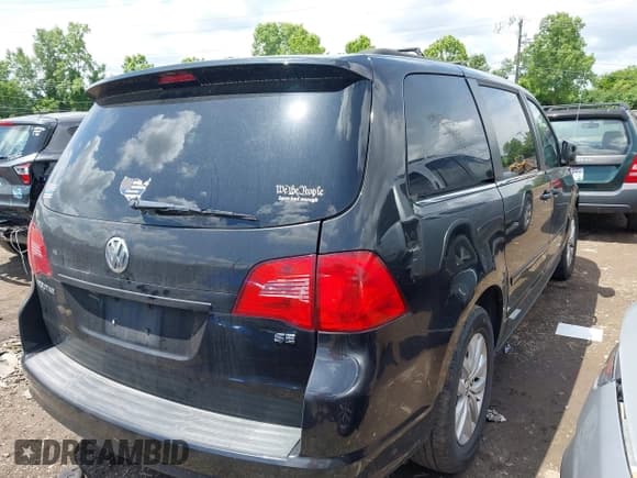 ✅ 2013 Volkswagen Routan SE • VIN: 2C4RVABG8DR724717 • Lot: 42372187. Listed on IAAI with 311,451 mi. Free auction sales archive from the USA and detailed vehicle history report at DreamBid. Image 4.