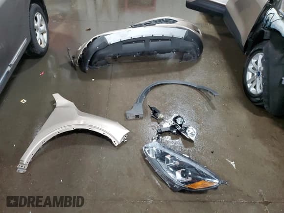 ✅ 2020 Ford Escape SE • VIN: 1FMCU9G63LUB24336 • Lot: 86892125. Listed on Copart with 69,704 mi. Free auction sales archive from the USA and detailed vehicle history report at DreamBid. Image 13.