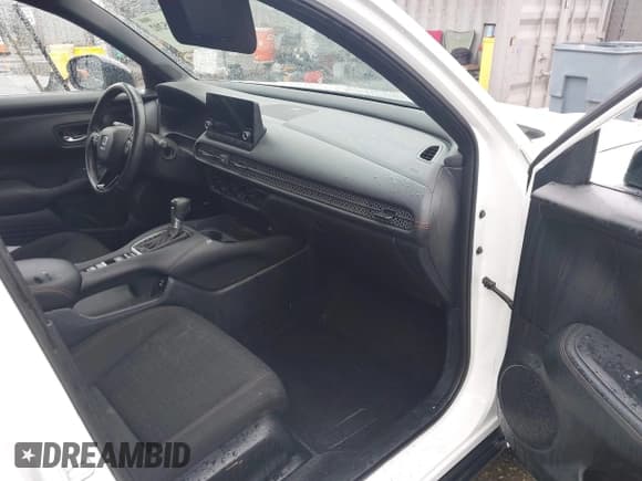 ✅ 2024 Honda HR-V Sport • VIN: 3CZRZ2H58RM749030 • Lot: 43385202. Listed on IAAI with 40,382 mi. Free auction sales archive from the USA and detailed vehicle history report at DreamBid. Image 5.