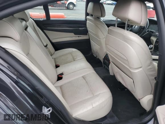 ✅ 2014 BMW 7 Series 750i xDrive • VIN: WBAYB6C58ED224525 • Lot: 86831595. Wystawiony na Copart z przebiegiem 143 385 mil. Bezpłatny archiwum sprzedaży aukcyjnych z USA i szczegółowy raport historii pojazdu na DreamBid. Zdjęcie 10.