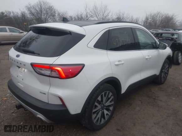 ✅ 2020 Ford Escape Titanium • VIN: 1FMCU9J98LUA08973 • Lot: 43745018. Listed on IAAI with 47,121 mi. Free auction sales archive from the USA and detailed vehicle history report at DreamBid. Image 4.