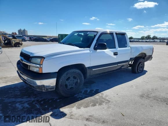 ✅ 2004 Chevrolet Silverado 1500 • VIN: 1GCEC19T04Z217727 • Lot: 90862825. Wystawiony na Copart z przebiegiem 277 303 mil. Bezpłatny archiwum sprzedaży aukcyjnych z USA i szczegółowy raport historii pojazdu na DreamBid. Zdjęcie 1.