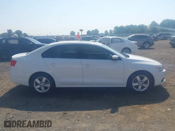 ✅ 2014 Volkswagen Jetta TDI w/Premium/Nav • VIN: 3VWLL7AJXEM366828 • Lot: 42392563. Listed on IAAI with 132,924 mi. Free auction sales archive from the USA and detailed vehicle history report at DreamBid. Image 13.