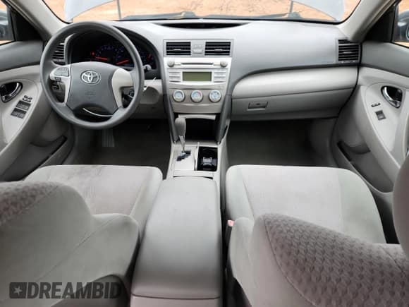 ✅ 2011 Toyota Camry LE • VIN: 4T1BF3EK7BU776586 • Lot: 90330405. Wystawiony na Copart z przebiegiem 209 670 mil. Bezpłatny archiwum sprzedaży aukcyjnych z USA i szczegółowy raport historii pojazdu na DreamBid. Zdjęcie 8.