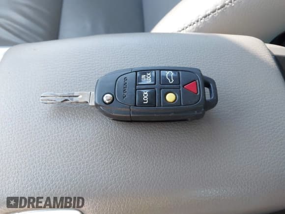 ✅ 2007 Volvo XC70 • VIN: YV4SZ592X71282326 • Lot: 43680639. Listed on IAAI with 119,796 mi. Free auction sales archive from the USA and detailed vehicle history report at DreamBid. Image 11.