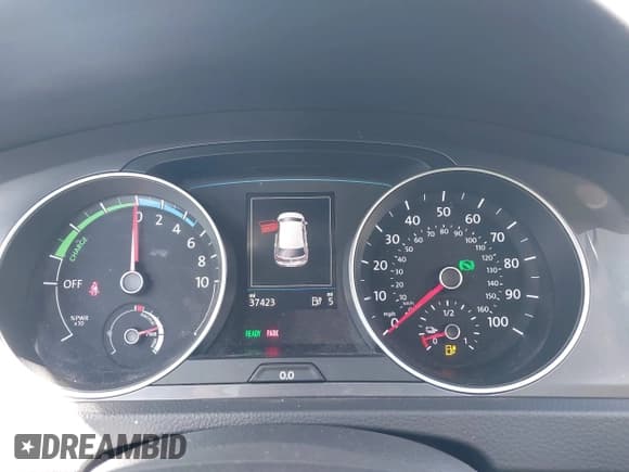 ✅ 2016 Volkswagen Golf SE • VIN: WVWKP7AUXGW916092 • Lot: 43524311. Wystawiony na IAAI z przebiegiem 37 423 mil. Bezpłatny archiwum sprzedaży aukcyjnych z USA i szczegółowy raport historii pojazdu na DreamBid. Zdjęcie 7.