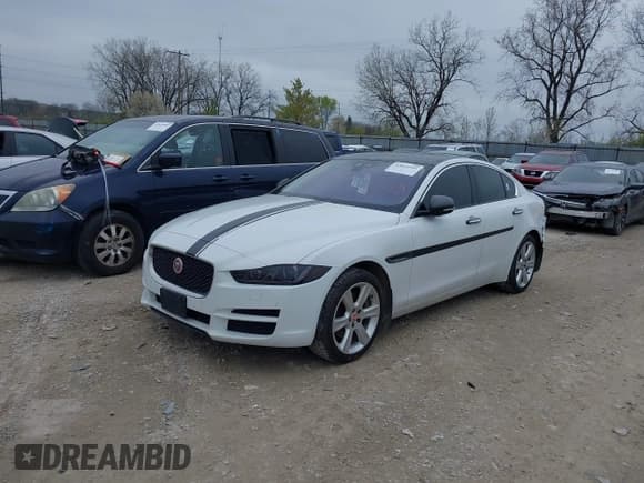 ✅ 2018 Jaguar XE 25t Premium • VIN: SAJAJ4FX2JCP24495 • Lot: 42012542. Wystawiony na IAAI z przebiegiem 97 506 mil. Bezpłatny archiwum sprzedaży aukcyjnych z USA i szczegółowy raport historii pojazdu na DreamBid. Zdjęcie 17.