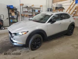✅ 2024 Mazda CX-30 Premium • VIN: 3MVDMBDY7RM637008 • Лот: 65327415. Опубликован ранее на Copart с пробегом 30 068 миль. Бесплатный доступ к архиву аукционных продаж из США и подробный отчёт об истории автомобиля на DreamBid. Изображение 1.