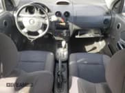 ✅ 2007 Chevrolet Aveo LS • VIN: KL1TD66617B706318 • Lot: 42835265. Wystawiony na Copart z przebiegiem 153 065 mil. Bezpłatny archiwum sprzedaży aukcyjnych z USA i szczegółowy raport historii pojazdu na DreamBid. Zdjęcie 8.